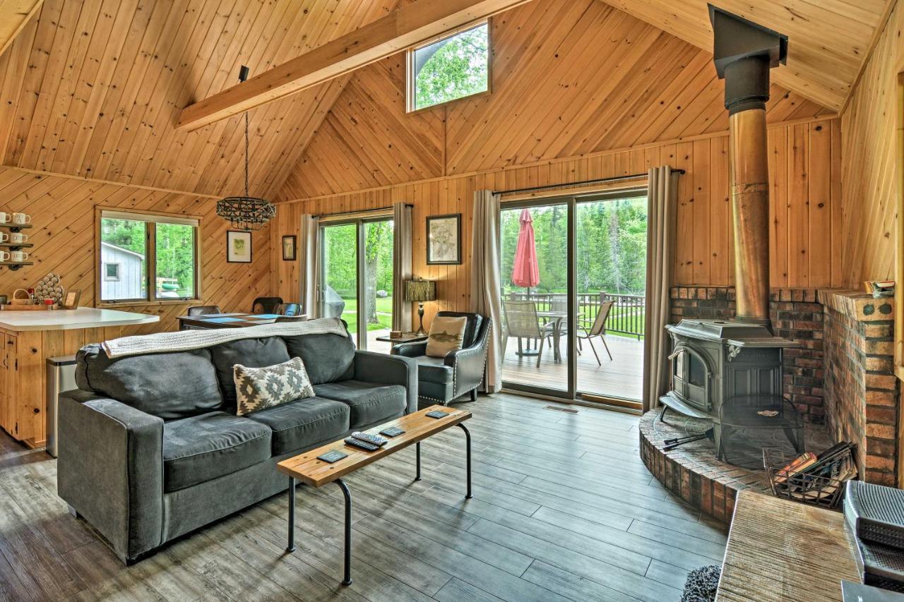 Riverfront Traverse City Cabin Fish, Kayak And Tube ภายนอก รูปภาพ