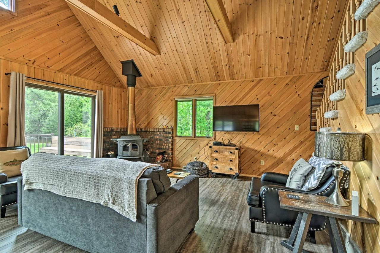 Riverfront Traverse City Cabin Fish, Kayak And Tube ภายนอก รูปภาพ