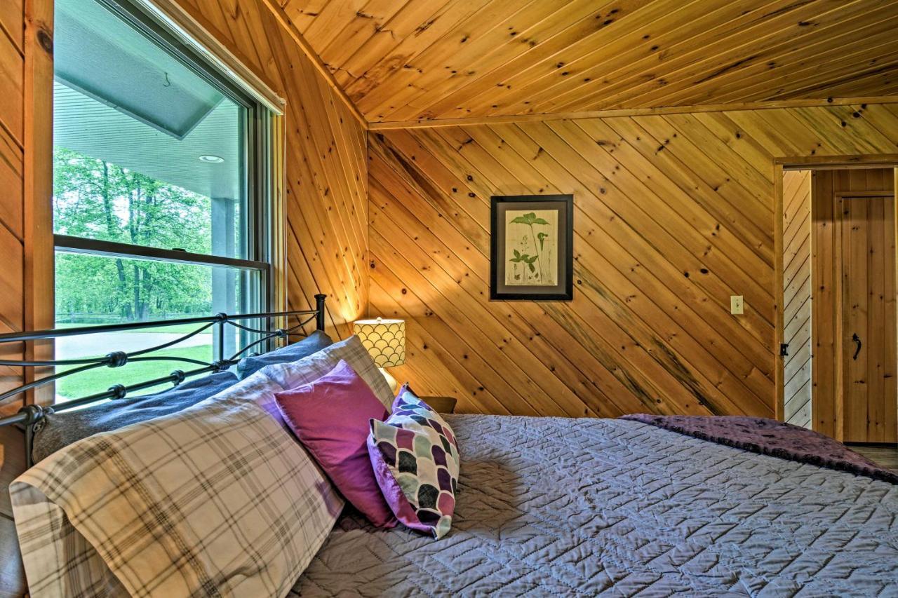 Riverfront Traverse City Cabin Fish, Kayak And Tube ภายนอก รูปภาพ