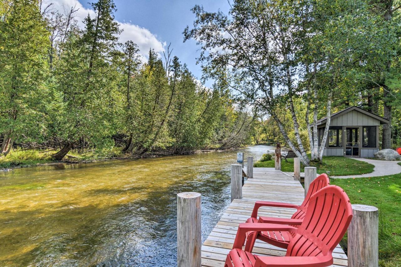 Riverfront Traverse City Cabin Fish, Kayak And Tube ภายนอก รูปภาพ