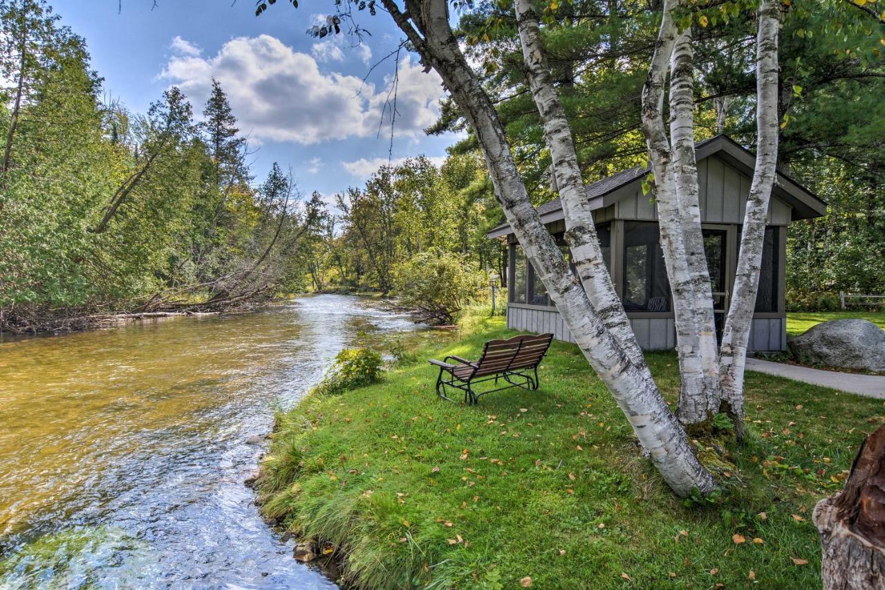 Riverfront Traverse City Cabin Fish, Kayak And Tube ภายนอก รูปภาพ