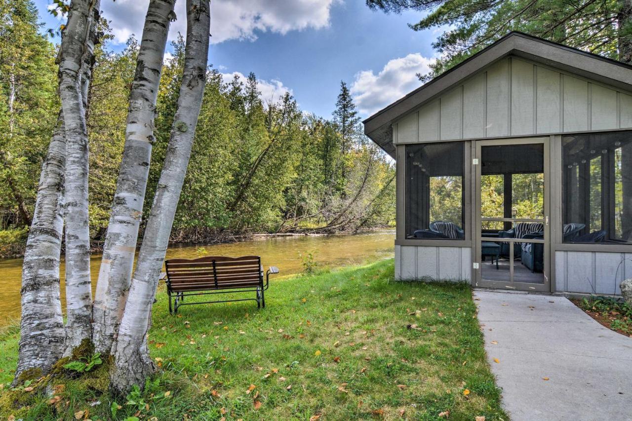 Riverfront Traverse City Cabin Fish, Kayak And Tube ภายนอก รูปภาพ