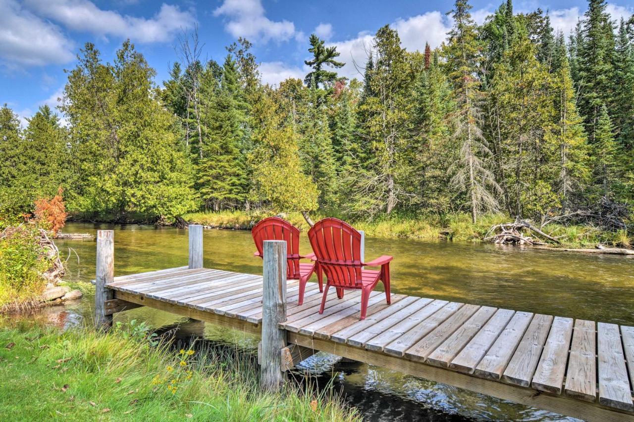 Riverfront Traverse City Cabin Fish, Kayak And Tube ภายนอก รูปภาพ